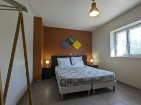 Chambre PMR avec Salle d'Eau Privative, Grande Lit, et Petit-Déjeuner Inclus in Neuvy-Saint-Sépulchre - FR-1-591-608